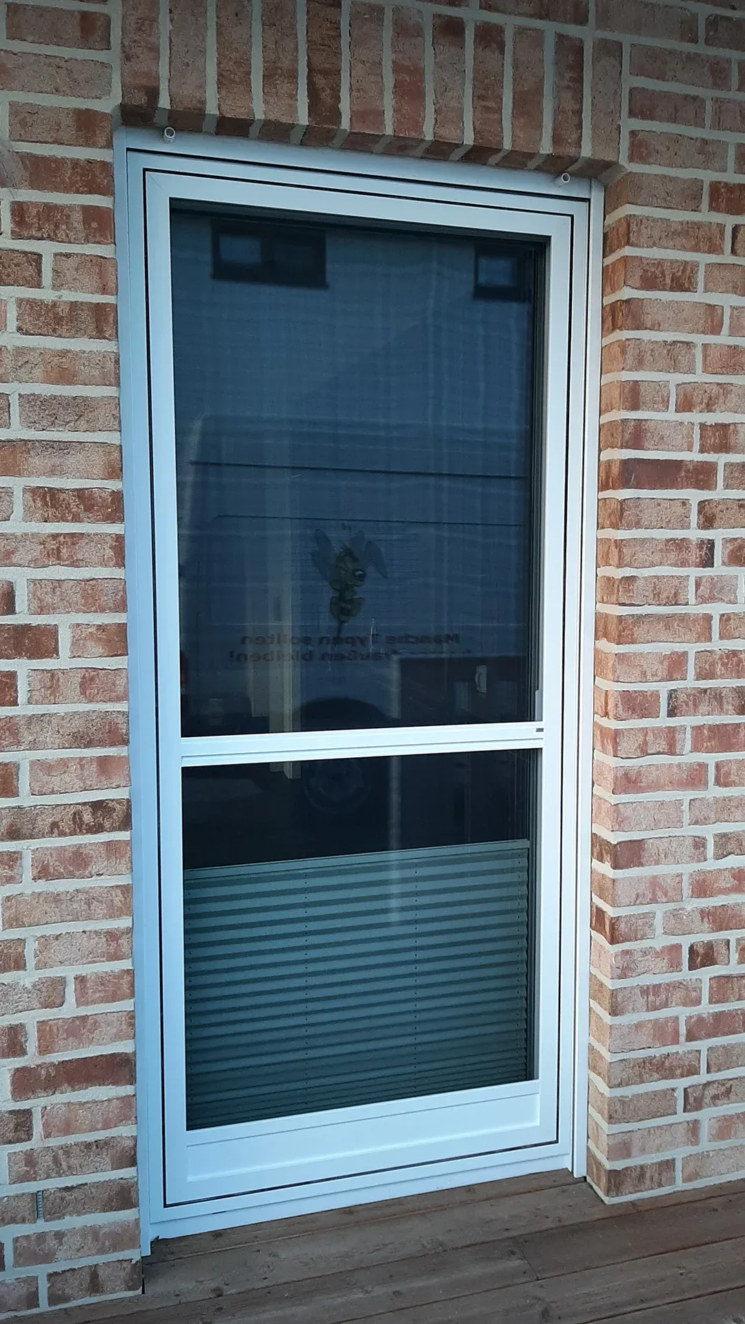 Bild einer Pendeltür zum Insektenschutz